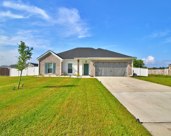 Primary Photo - 301 Akins Rnch Rd