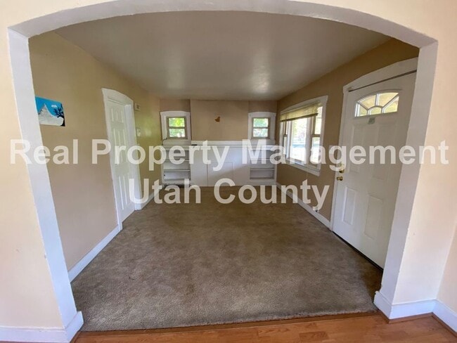 Building Photo - 341 N 400 W St