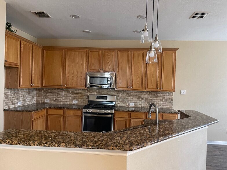 Building Photo - 1813 Angel Falls Dr