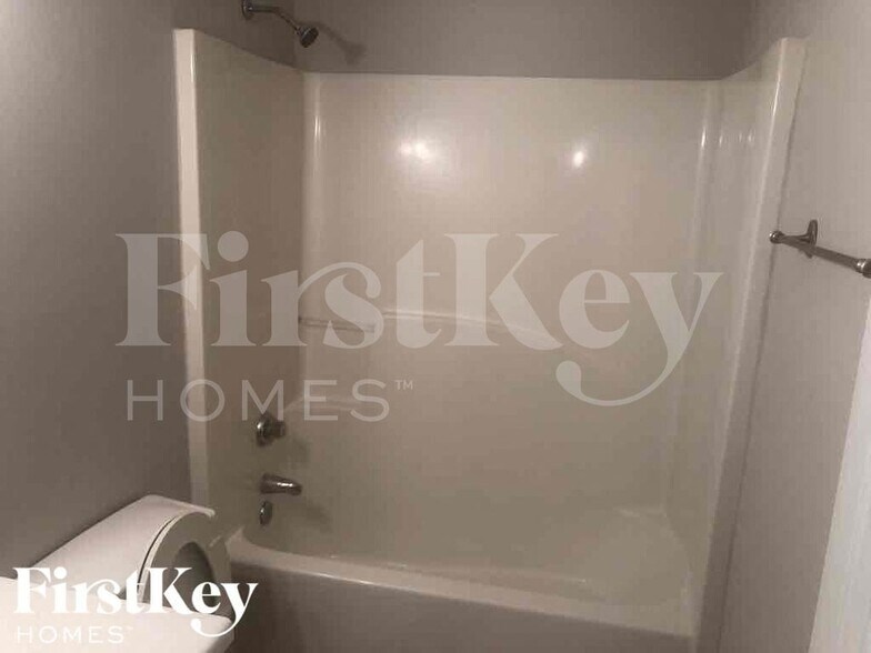 Building Photo - 319 Hills Point Rd