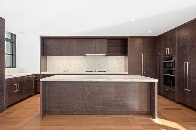 Building Photo - 500 W 21st St