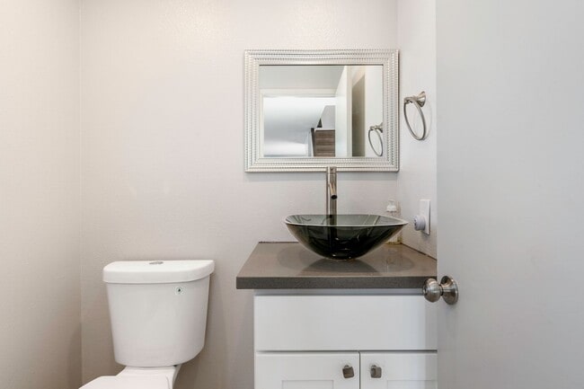 Building Photo - 2 Story dream home, 3 bedroom, 2 and 1/2 B...