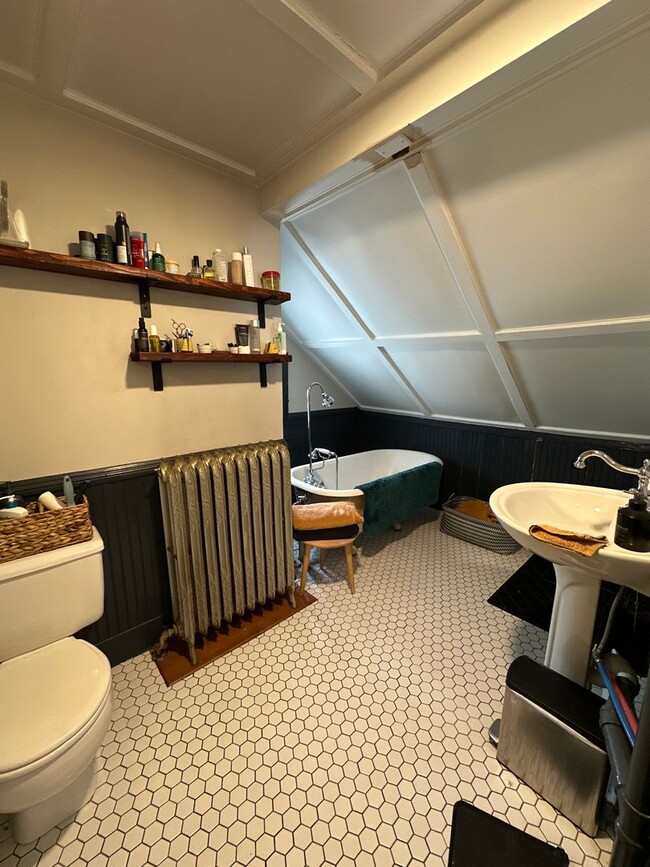 Building Photo - 147- 149 Veazie