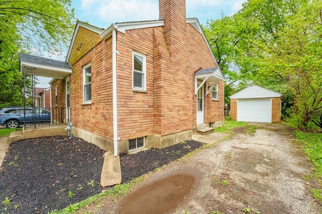 Building Photo - Charming 2-Bedroom Home in Dayton's Belmont Neighborhood