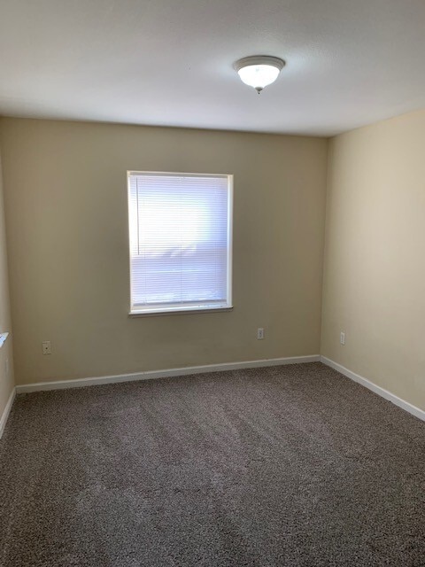Primary Photo - Spacious 2 Bedroom Upstairs Condo