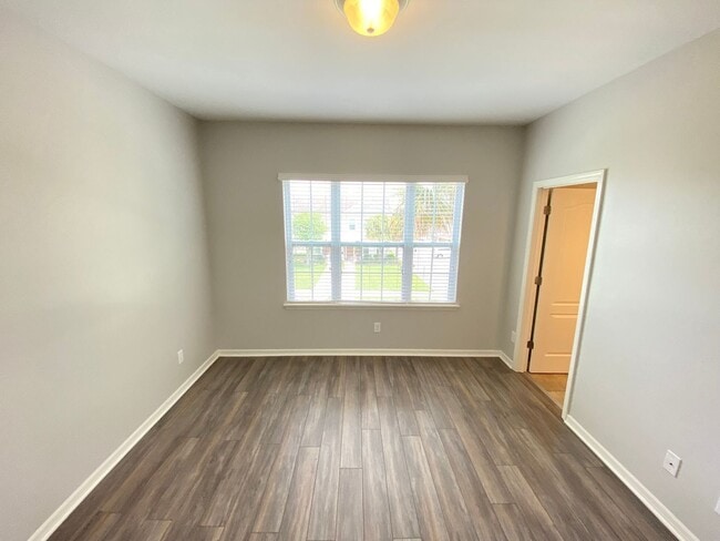 Building Photo - 7255 Shadeview Alley