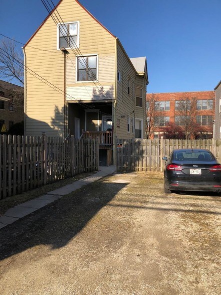 Building Photo - 1709 Irving Park W Rd