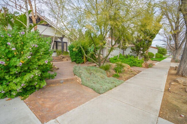 Building Photo - Beautiful Southside Los Banos Rental