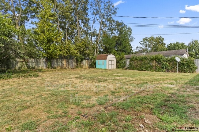 Building Photo - 214 Laurel Ln