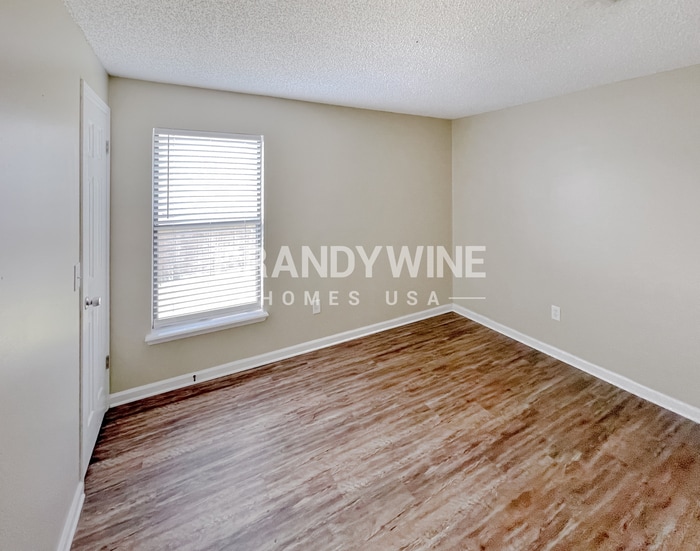 Building Photo - 616 Pembridge Dr W