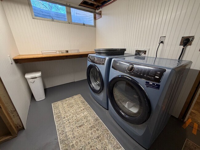 Building Photo - Newly remodeled and furnished 1 bedroom