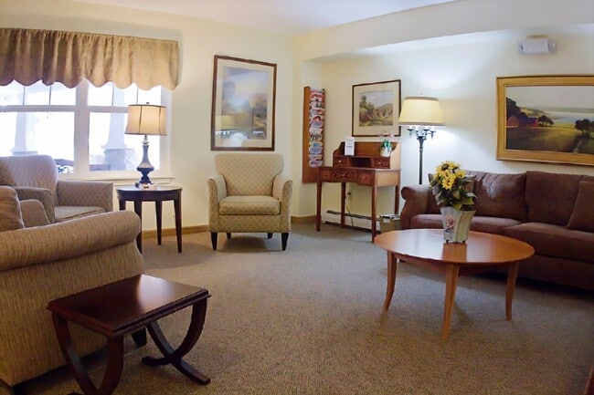 Building Photo - 1 bed, 1 bath independent senior living (55+ years of age) heat, hot water, & electricity include...