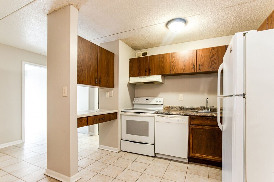 Building Photo - 915 S Seminole Dr