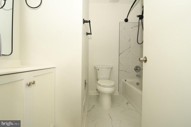 Building Photo - 8635 Union Pl