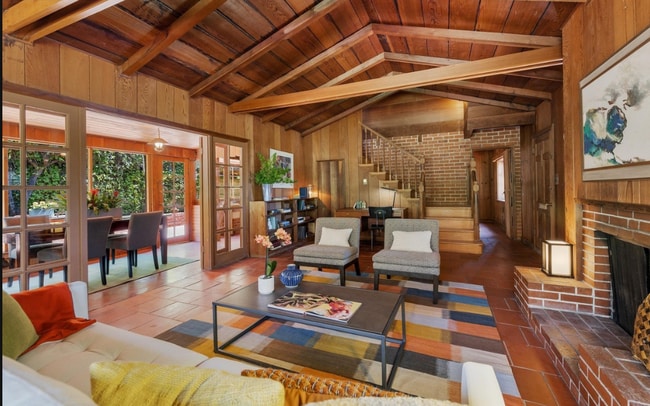 Building Photo - 700 Coventry Rd