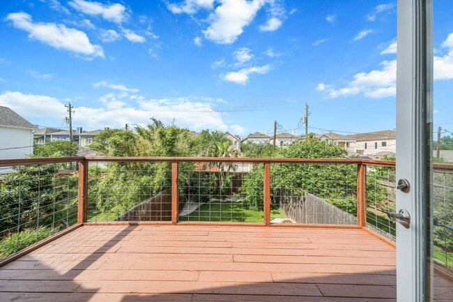 Building Photo - 513 W 22nd St