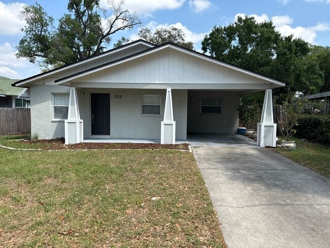Building Photo - *****Amazing 3-bedroom, 2-bathroom, Carport, Single Family, Bungalow-style Home. Small Dog Friend...