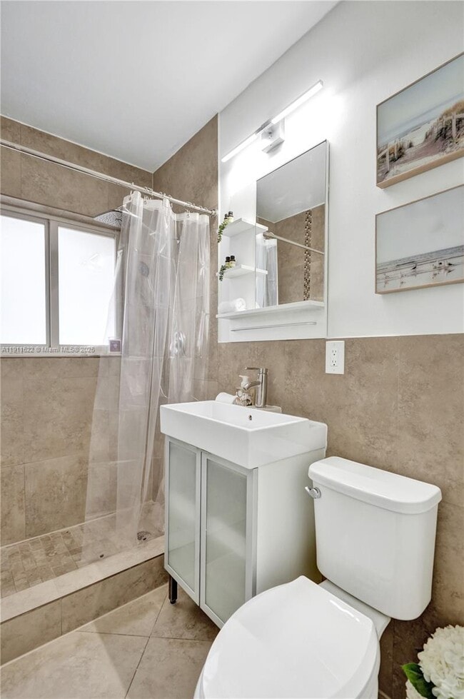 Building Photo - 3033 NE 20th Terrace