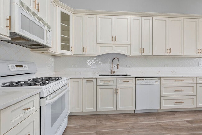 Building Photo - 6840 Oak View Ct