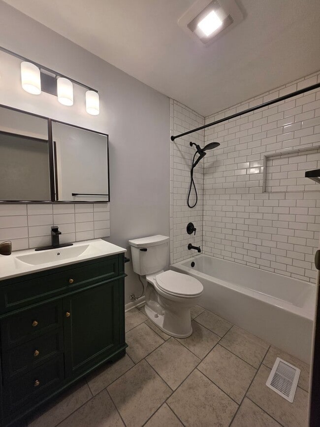 Building Photo - Spacious Three Bedroom in Millard!