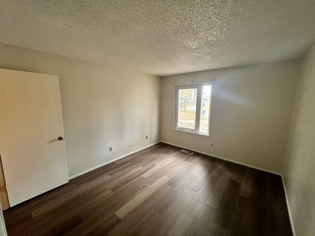 Building Photo - Updated Two Bedroom Sparks Condo in Gated Community