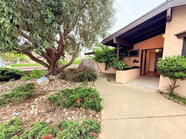 Building Photo - 401 N Lupine St