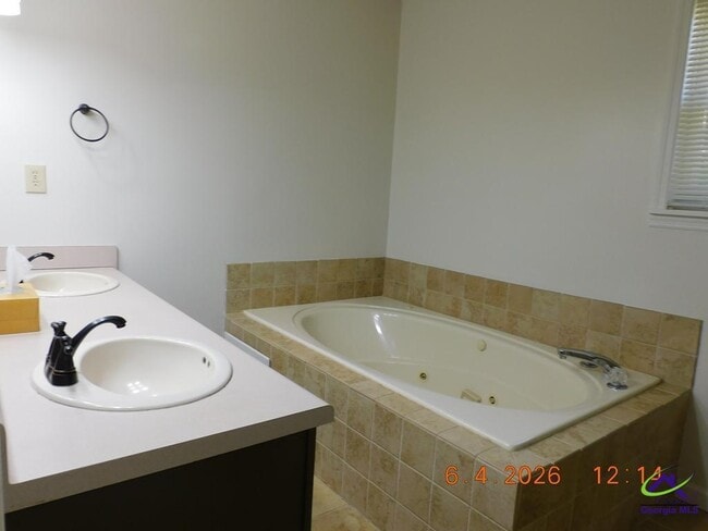 Building Photo - 112 Charleston Ct