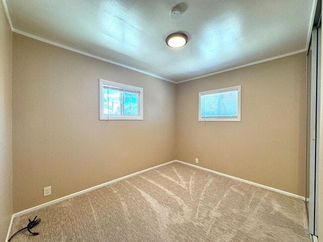 Building Photo - ADORABLE  2bd 1ba HOUSE  BLOCKS to HERMOSA...