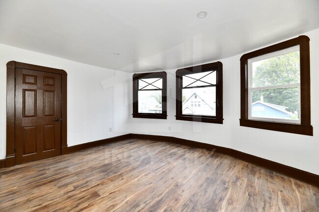 Building Photo - 3634 N Kenwood Ave
