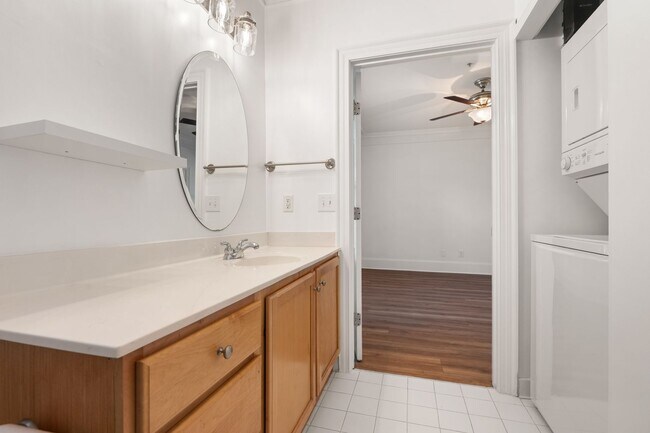 Building Photo - **Application Pending** Freshly Updated 2BR/2BA Condo - Minutes to North Hills