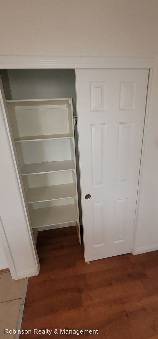 Building Photo - 2 br, 2 bath House - 3327 Erva St. Unit # 201