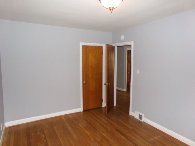 Building Photo - West Salem location