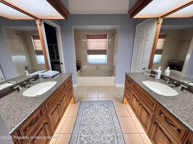 Building Photo - 5281 Aaron Ln