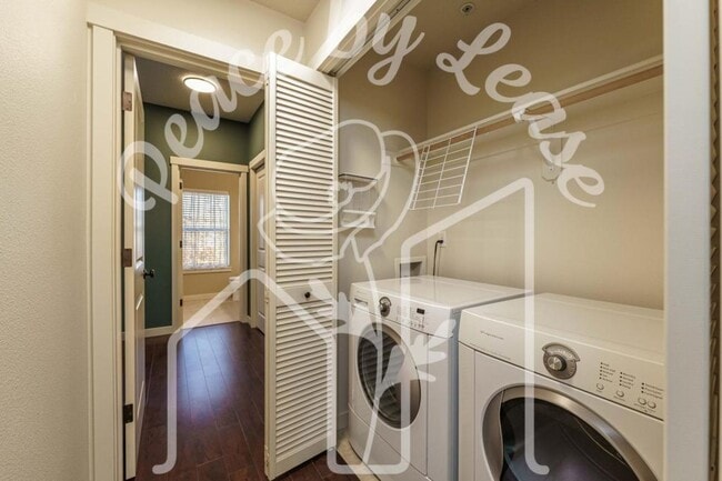 Building Photo - 8838 NE Brentford Way