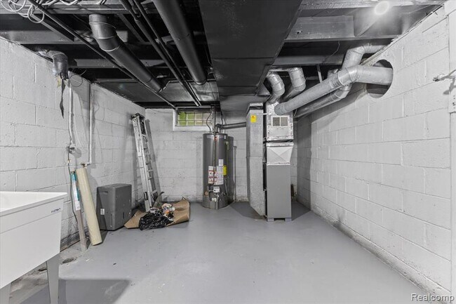 Building Photo - 18697 Sunderland Rd