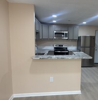 Building Photo - 356 Franklin Ave