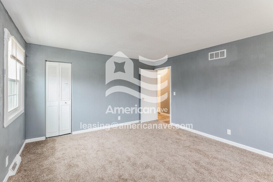 Building Photo - 722 9th Ave