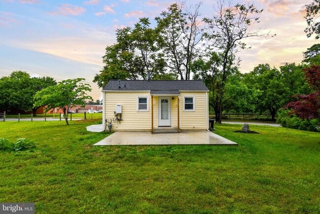 Building Photo - 366 Winmeyer Ave
