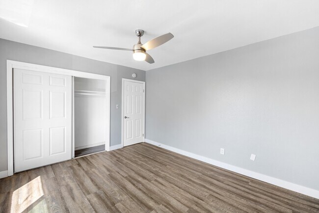 Building Photo - 1539 Pumalo St E