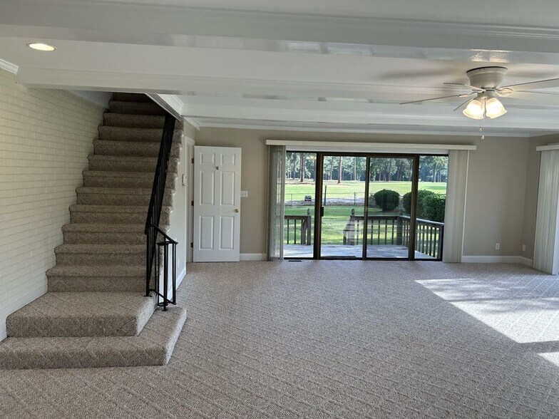Building Photo - 358 Country Club Rd