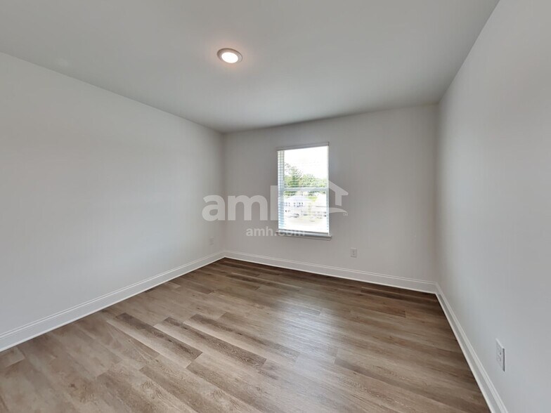 Building Photo - 1594 Soapstone Rd