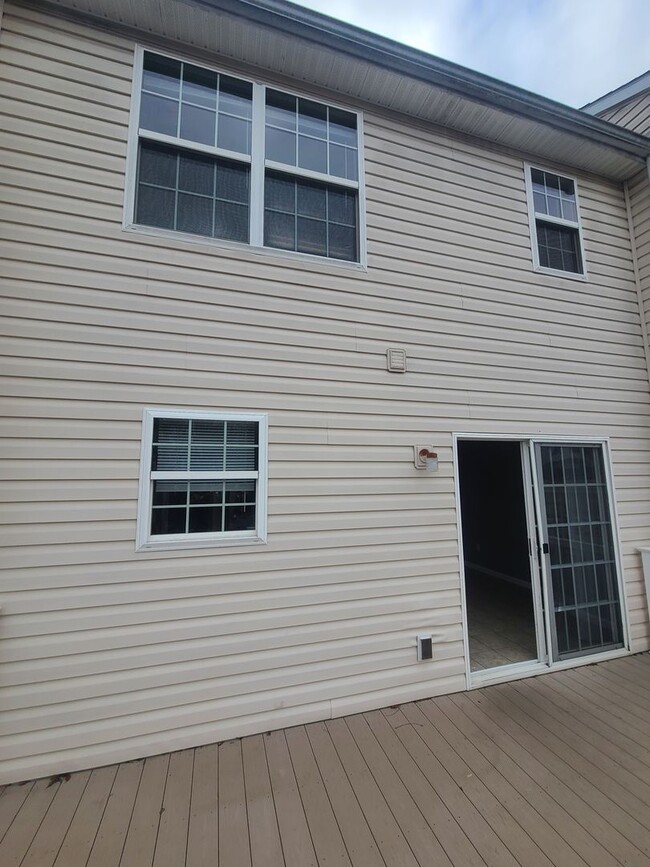 Building Photo - 3 Bedroom 2 1/2 bath Townhome for Rent in Waynesboro