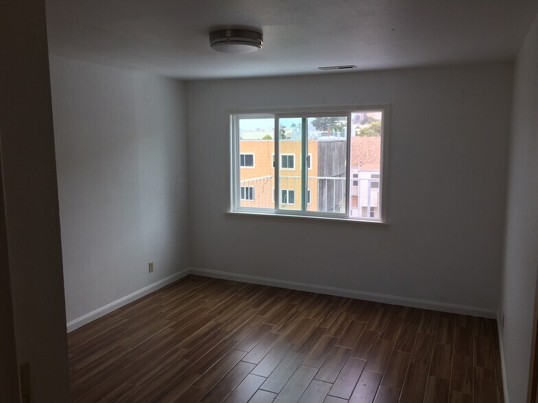 Building Photo - 1472 12th Ave