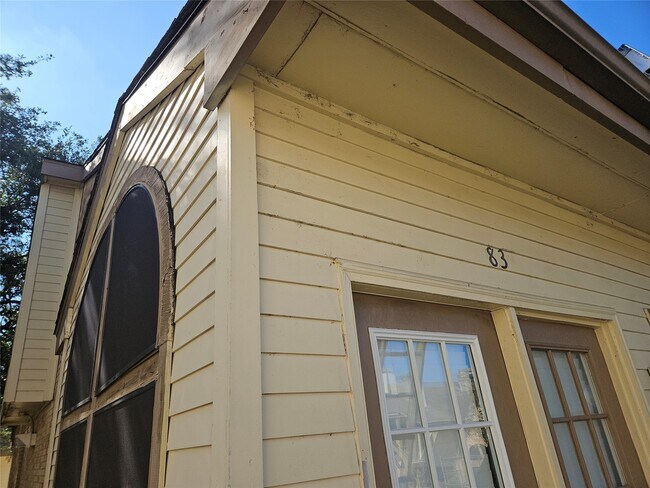 Building Photo - 2425 Holly Hall St