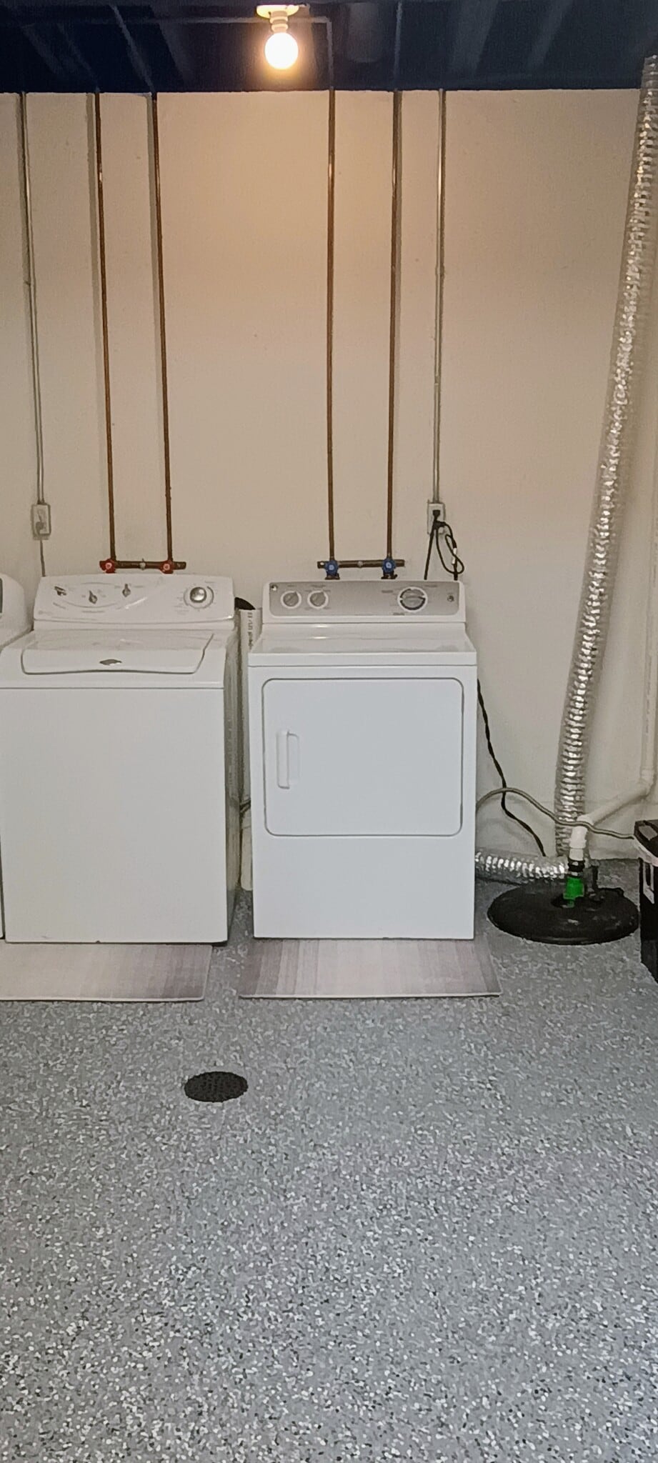 Building Photo - 906 Bitterfield Dr