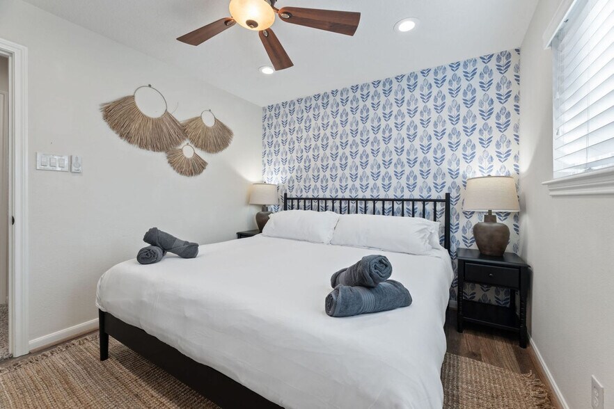 Building Photo - 9123 Kerr Dr