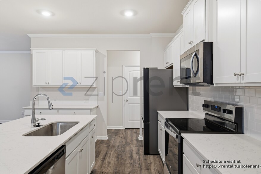 Building Photo - 2438 Bayberry St