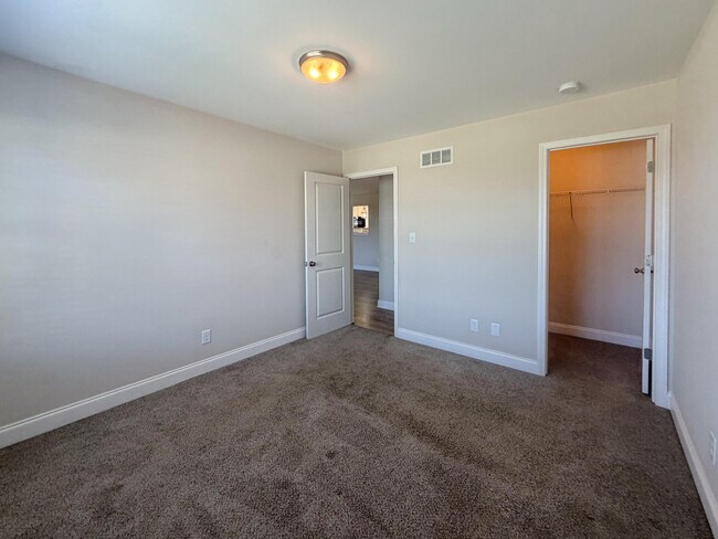 Building Photo - 1140 Orchard Dr