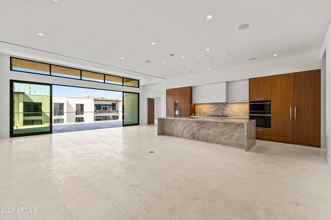 Building Photo - 6587 N Palmeraie Blvd