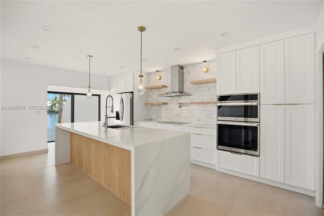 Building Photo - 7238 Jacaranda Ln